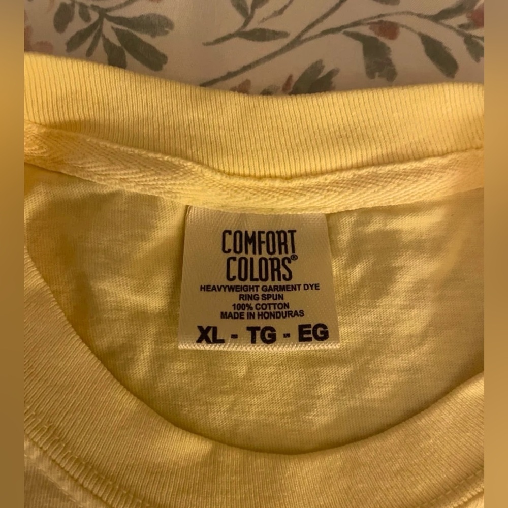 NEW Chaos ‘65 Corvette Stingray ”Butter” Yellow T-Shirt / X-Lg Vette NEW - Picture 6 of 6